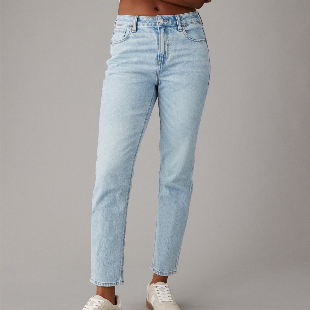 American Eagle Outfitters Light Wash Women's Cropped Jeans
